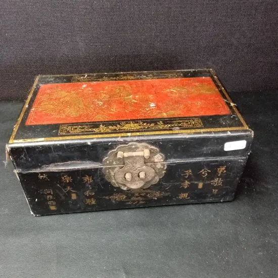 VINTAGE EAST ASIAN LAQUERED WOODEN CHEST L28CM H12CM