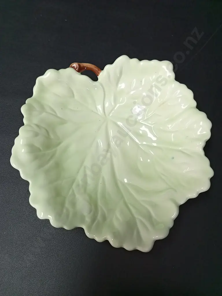 VINTAGE CARLTON WARE LEAF-SHAPED CERAMIC SERVING BOWL L25CM Image 1++
