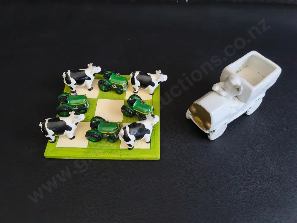 NOVELTY TIC TAC TOE GAME AND CERAMIC WAGON DECOR, TALLEST H 6 CM Image 1++
