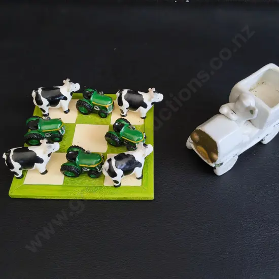 NOVELTY TIC TAC TOE GAME AND CERAMIC WAGON DECOR, TALLEST H 6 CM
