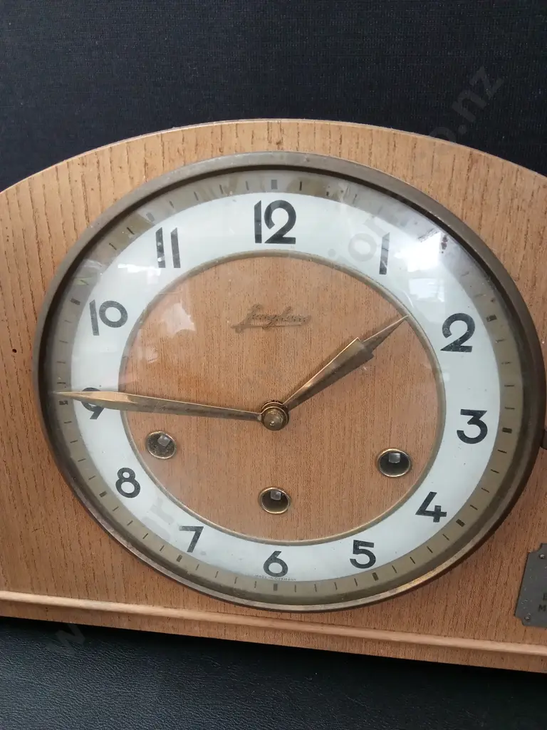 VINTAGE JUNGHANS MECHANICAL MANTEL CLOCK H21CM Image 1++