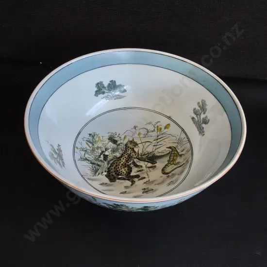 VINTAGE CHINESE FAMILLE ROSE WILDLIFE PORCELAIN BOWL, DIA 25 CM