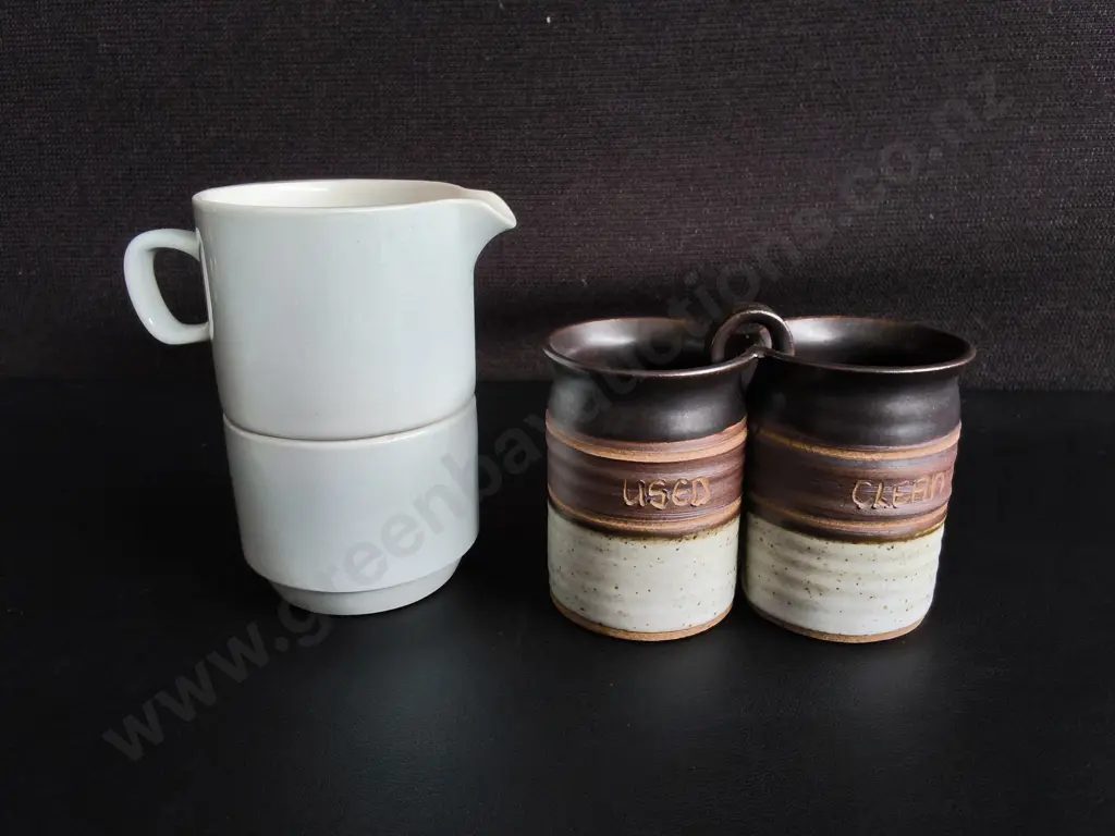 VINTAGE NZ POTTERY, INCLUDING CROWN LYNN STACKING CREAMER Image 1++