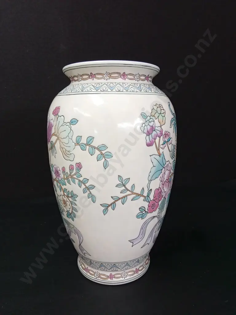 FAMILLE ROSE EMBOSSED VASE H31CM Image 1++