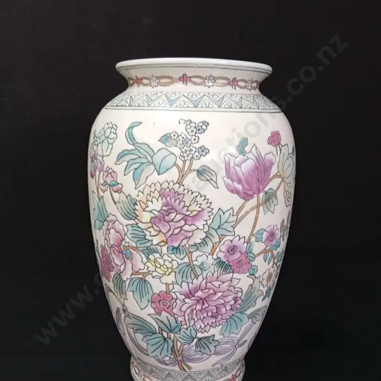 FAMILLE ROSE EMBOSSED VASE H31CM