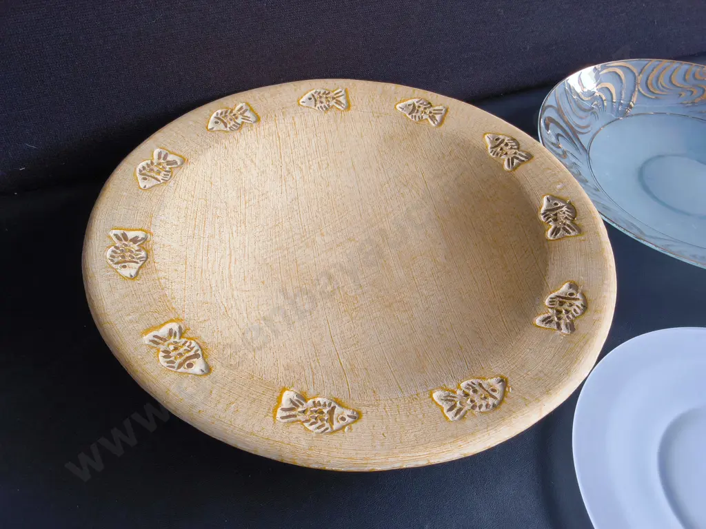 3 LARGE SERVING PLATTERS, INCLUDING ONE CERAMIC, WIDEST DIA 49 CM Image 1++