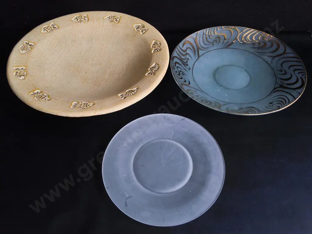 3 LARGE SERVING PLATTERS, INCLUDING ONE CERAMIC, WIDEST DIA 49 CM Image 1++