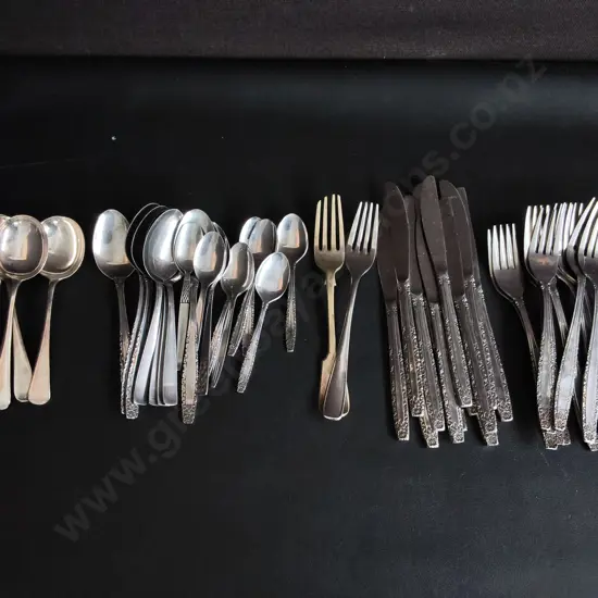MIX OF VINTAGE CUTLERY