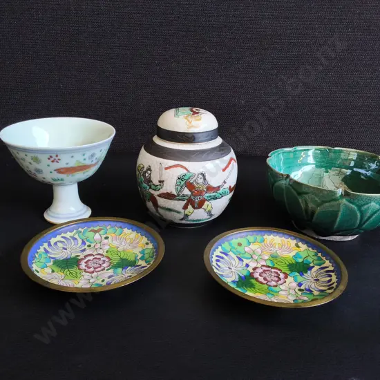 VINTAGE CHINESE PORCELAIN AND CLOISONNÉ ENAMEL ITEMS, 5 PIECES, TALLEST H 9 CM