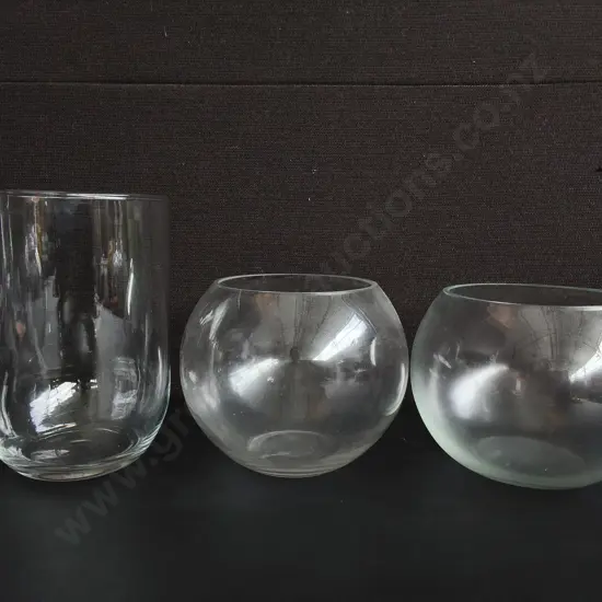 3 GLASS VASES, TALLEST H 20 CM