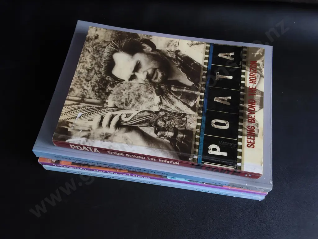 4 NEW ZEALAND BIOGRAPHICAL AND HISTORICAL BOOKS Image 1++
