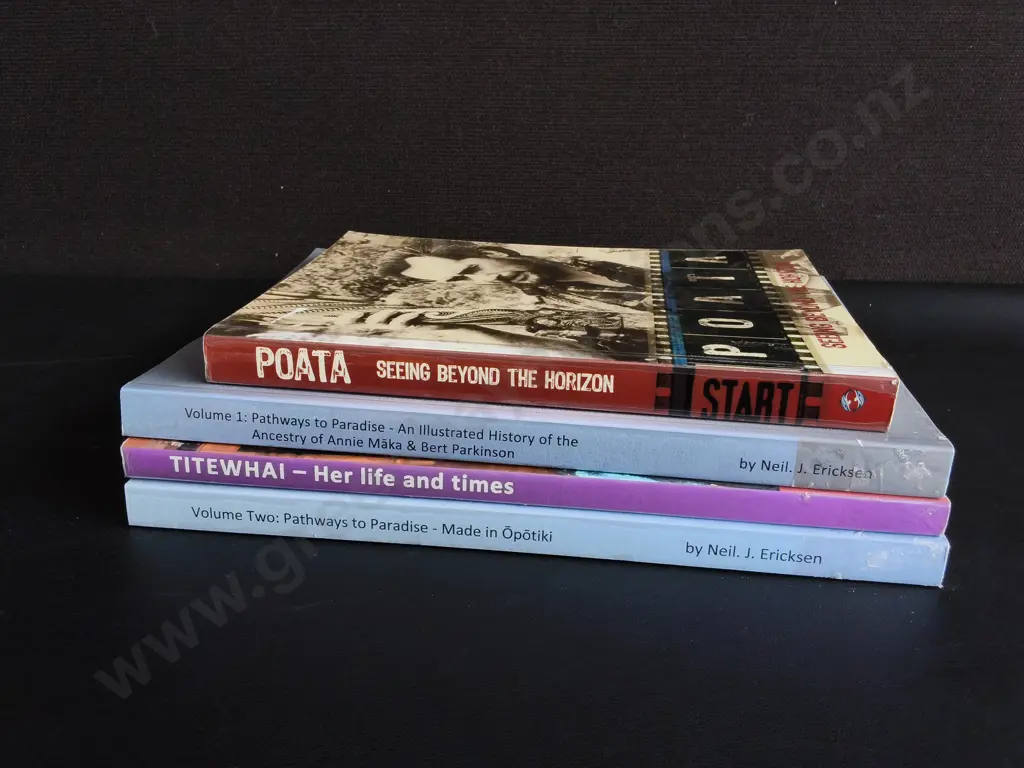4 NEW ZEALAND BIOGRAPHICAL AND HISTORICAL BOOKS Image 1++