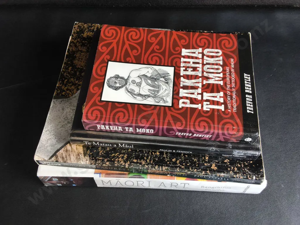 4 BOOKS ON MĀORI ART, HISTORY, AND CULTURE Image 1++