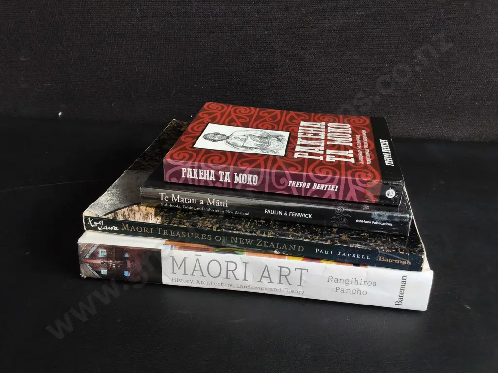 4 BOOKS ON MĀORI ART, HISTORY, AND CULTURE Image 1++