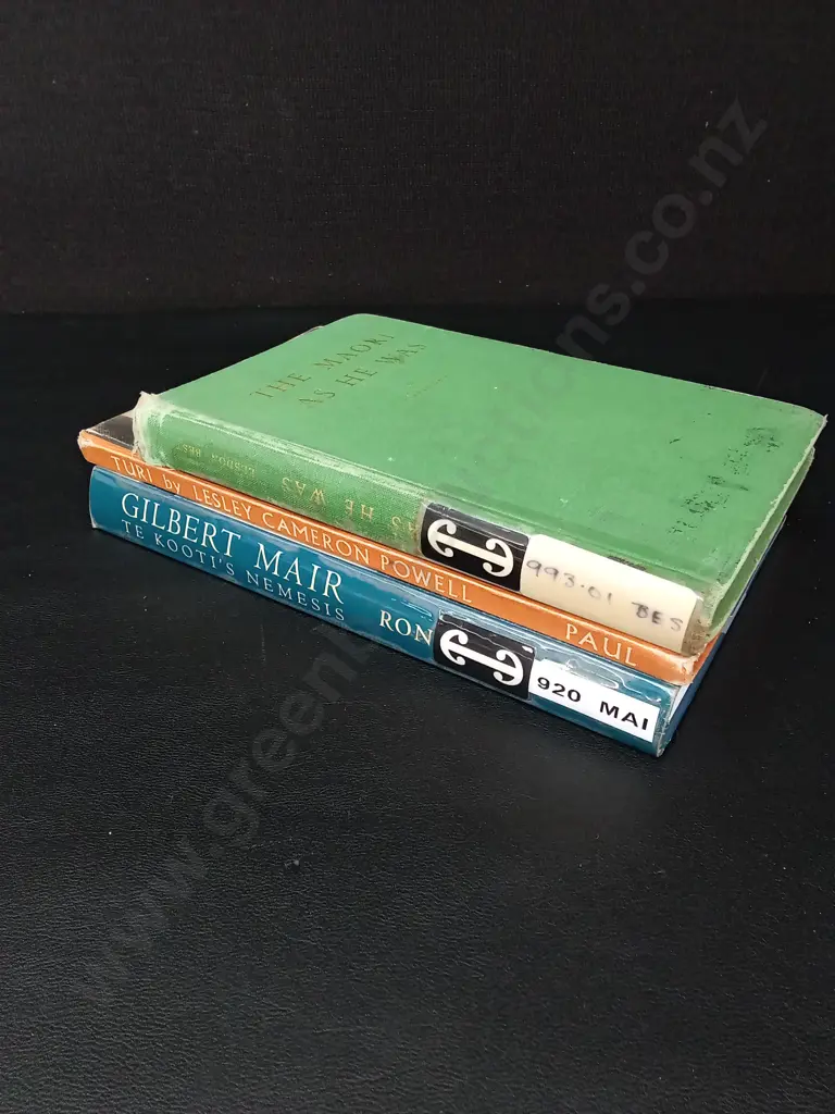 4 MĀORI HARD COVER BOOKS Image 1++