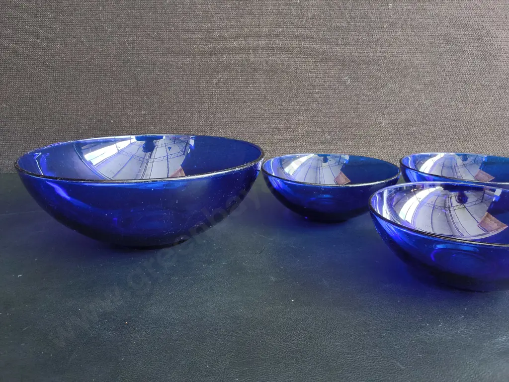 4 PIECES COBALT BLUE GLASS BOWLS, WIDEST DIA 20 CM Image 1++