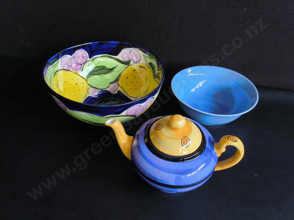 VINTAGE HAND PAINTED NZ CERAMICS, 3 PIECES, WIDEST DIA 27 CM Image 1++