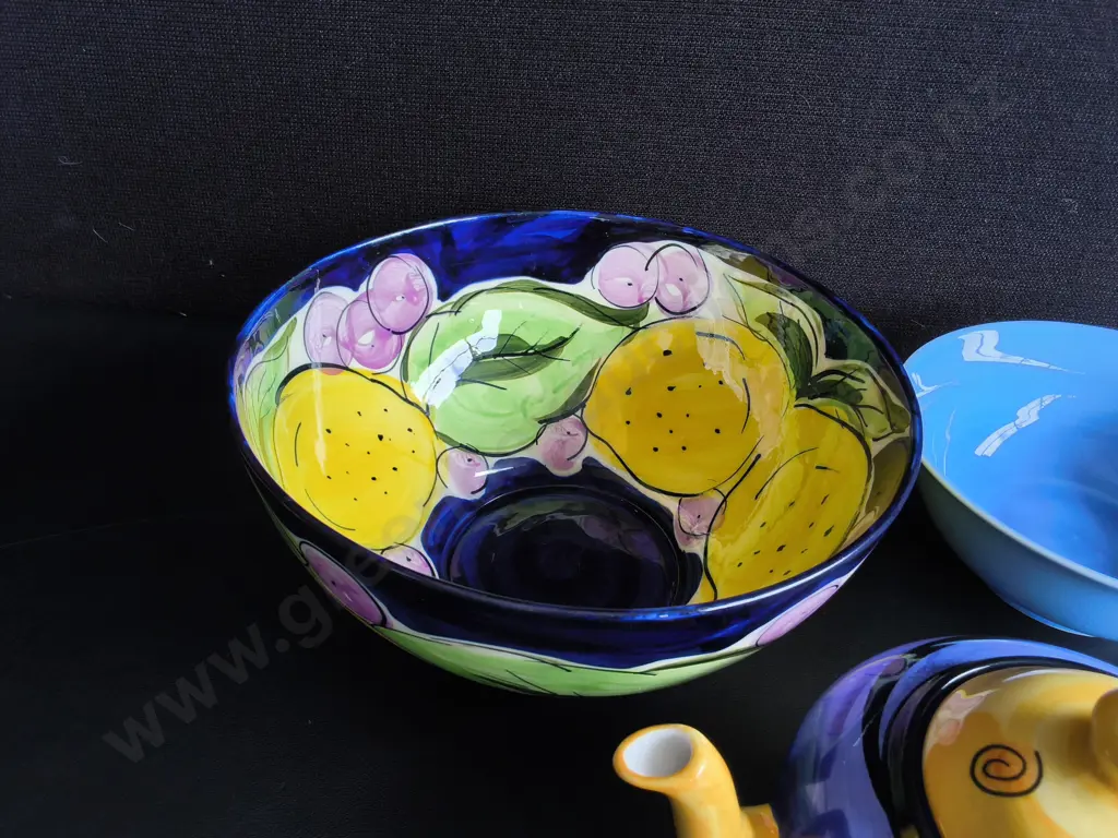 VINTAGE HAND PAINTED NZ CERAMICS, 3 PIECES, WIDEST DIA 27 CM Image 1++