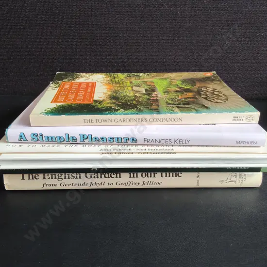 5 GARDEN BOOKS