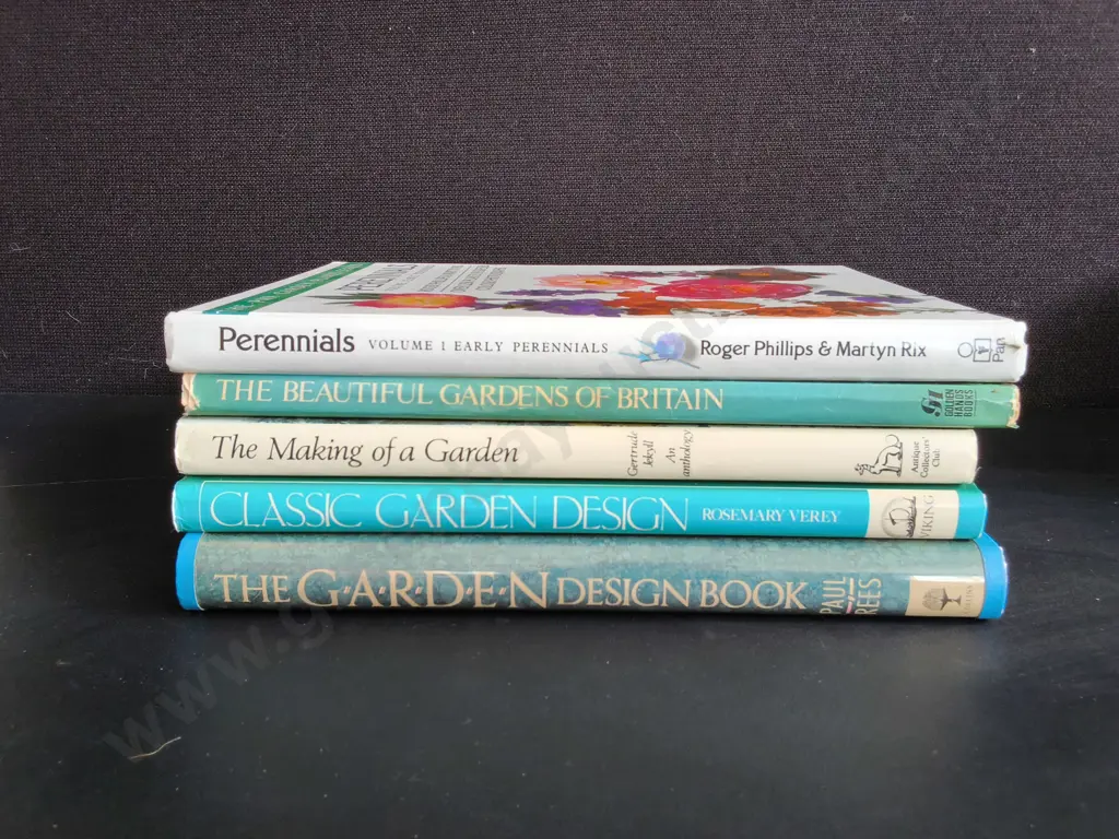 5 GARDEN BOOKS Image 1++