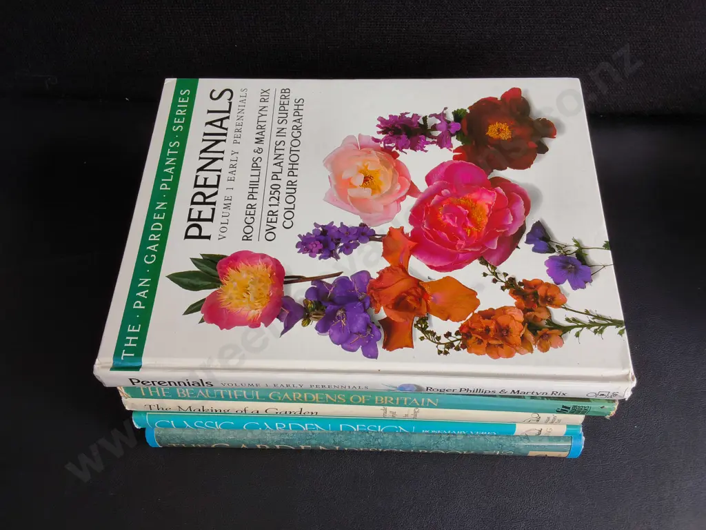 5 GARDEN BOOKS Image 1++