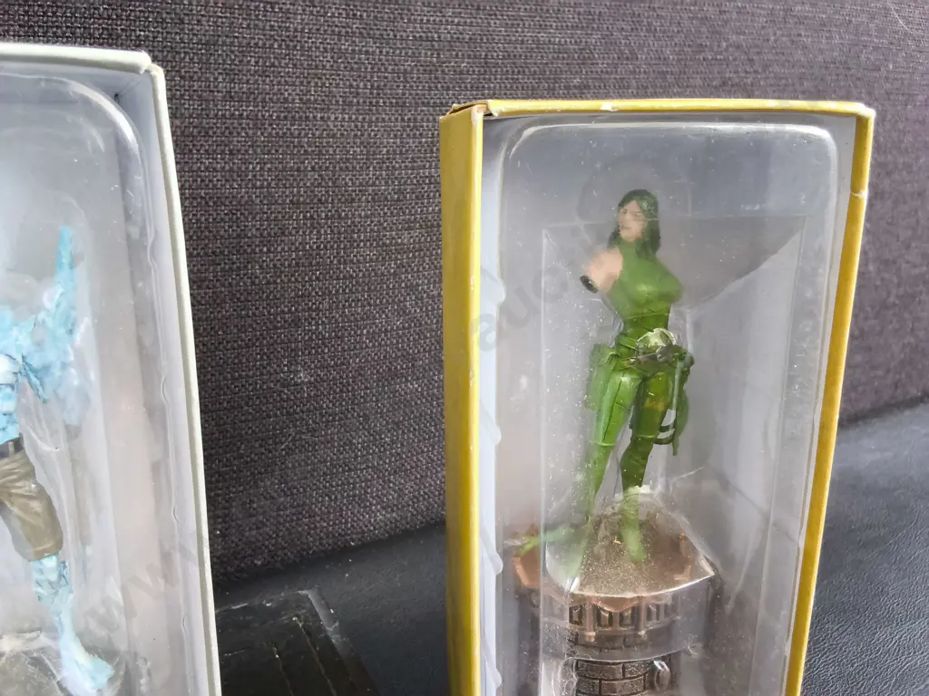 CLASSIC MARVEL FIGURINE COLLECTION, EAGLEMOSS, BOXED FIGURES, DISPLAY STAND AND MAGAZINES, DAMAGE PICTURED Image 1++