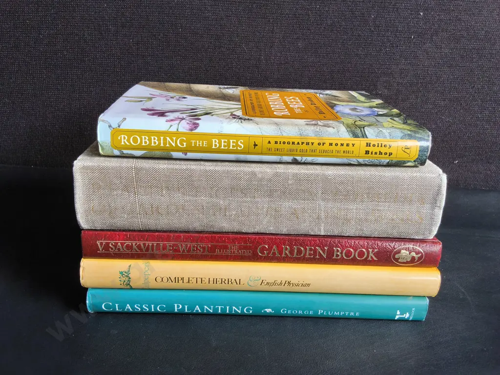 5 GARDEN BOOKS Image 1++