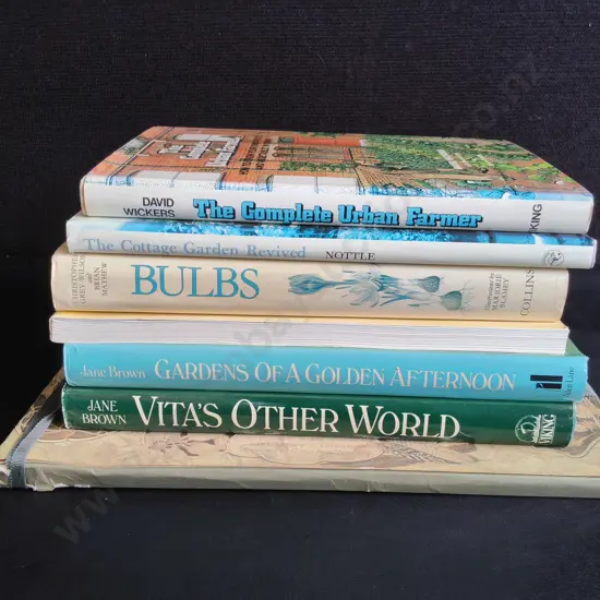 7 GARDEN BOOKS