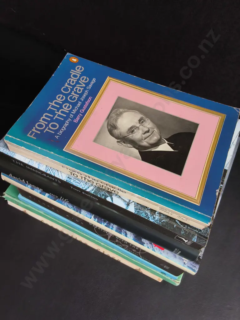 MIX OF 8 BOOKS Image 1++