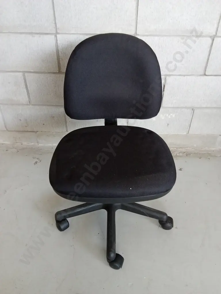 OFFICE CHAIR Image 1++