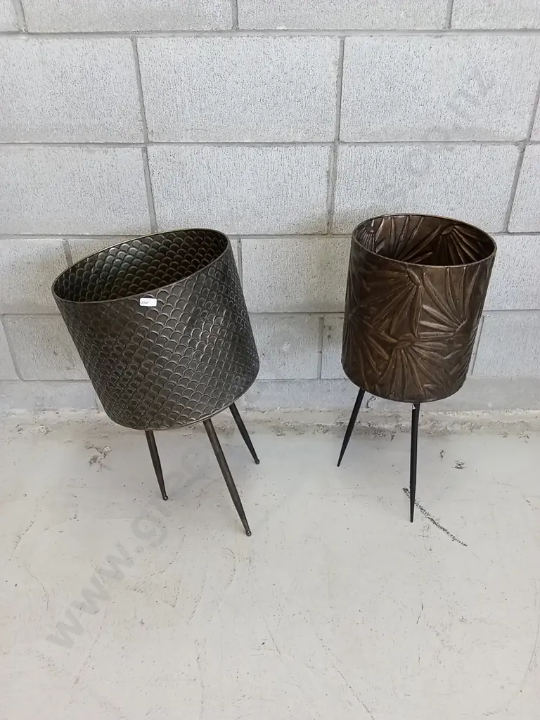 SHEET METAL FREESTANDING POTS (PLEASE SEE UNEVEN LEGS) H 60CM Image 1++