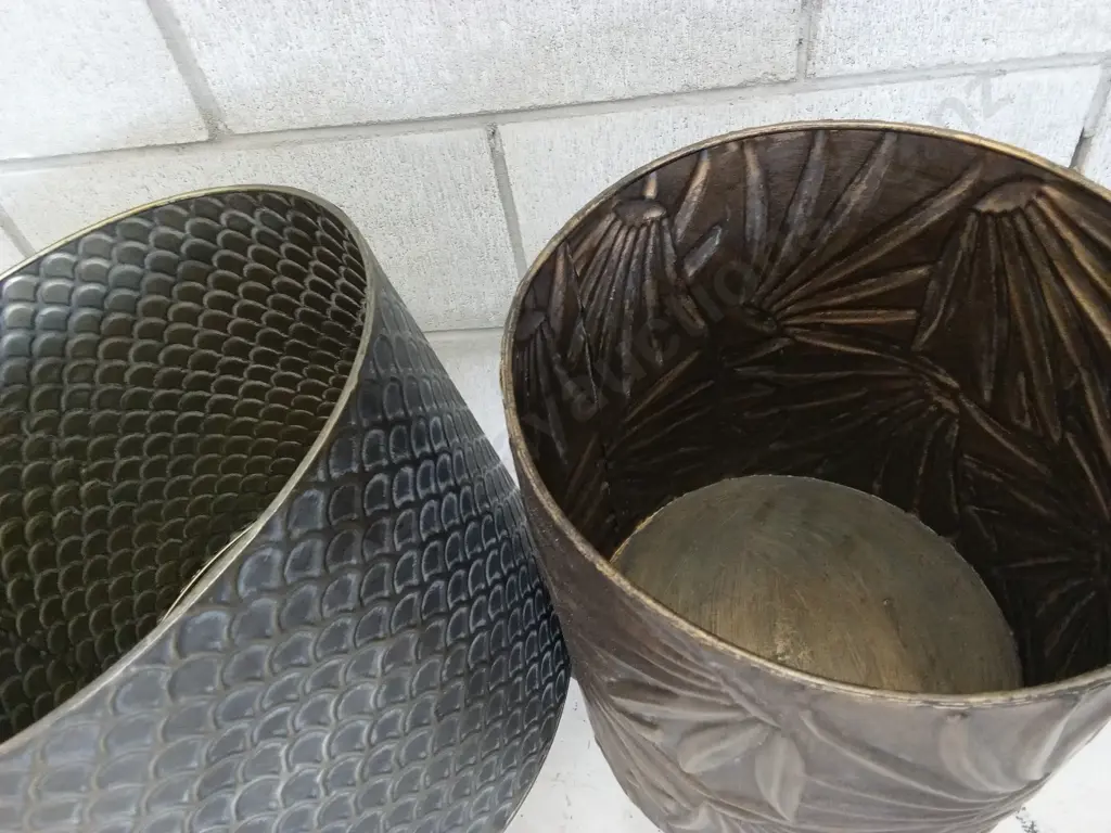 SHEET METAL FREESTANDING POTS (PLEASE SEE UNEVEN LEGS) H 60CM Image 1++