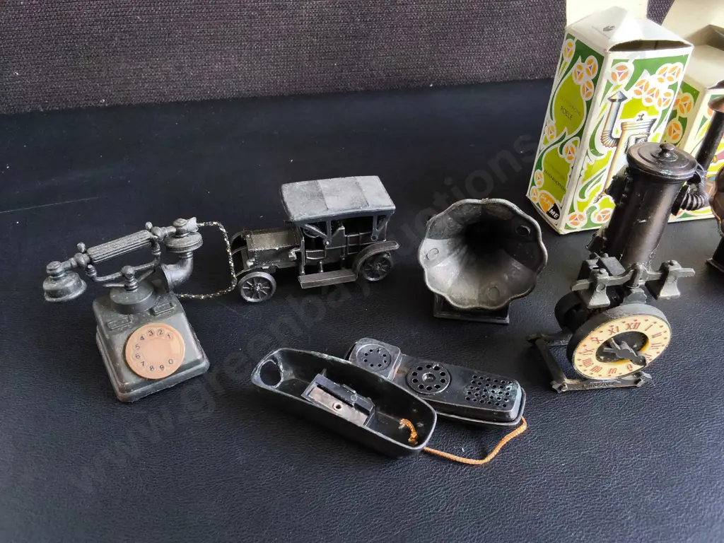 COLLECTION OF VINTAGE DIE CAST METAL MINIATURE PENCIL SHARPENERS, INCLUDING 3 IN ORIGINAL BOXES, TALLEST H 9.5 CM Image 1++