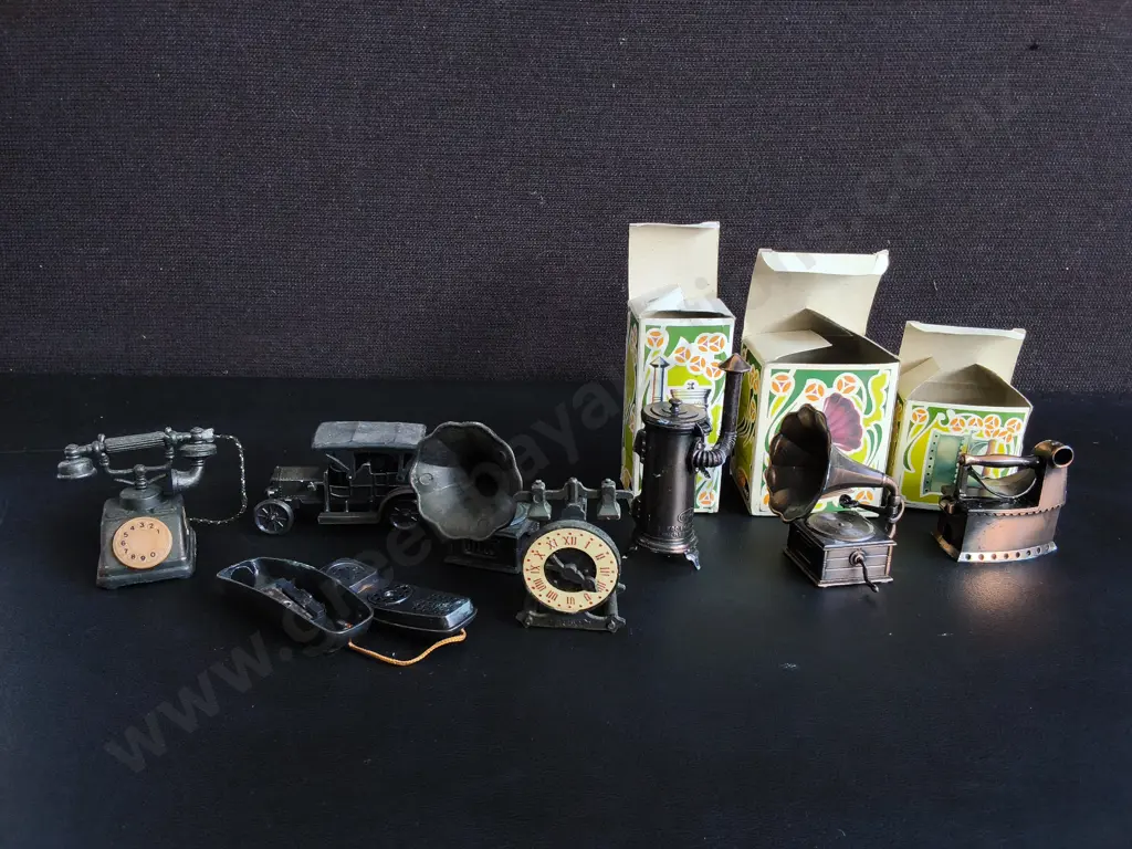 COLLECTION OF VINTAGE DIE CAST METAL MINIATURE PENCIL SHARPENERS, INCLUDING 3 IN ORIGINAL BOXES, TALLEST H 9.5 CM Image 1++