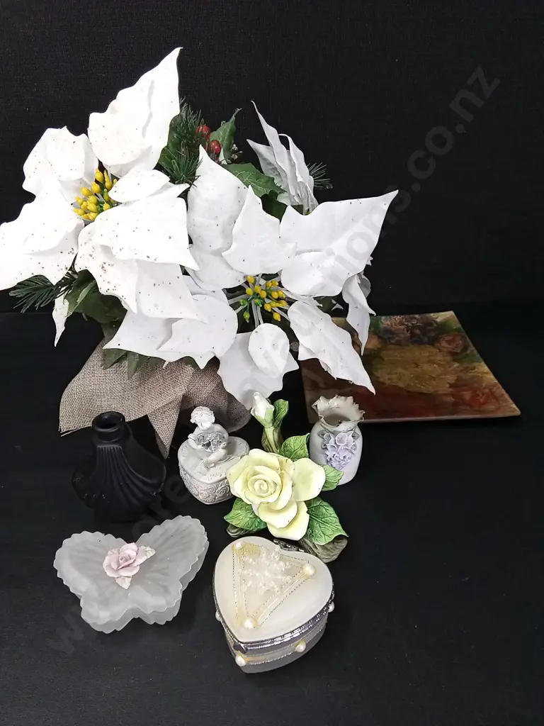 ASSORTED HOME DECOR Image 1++
