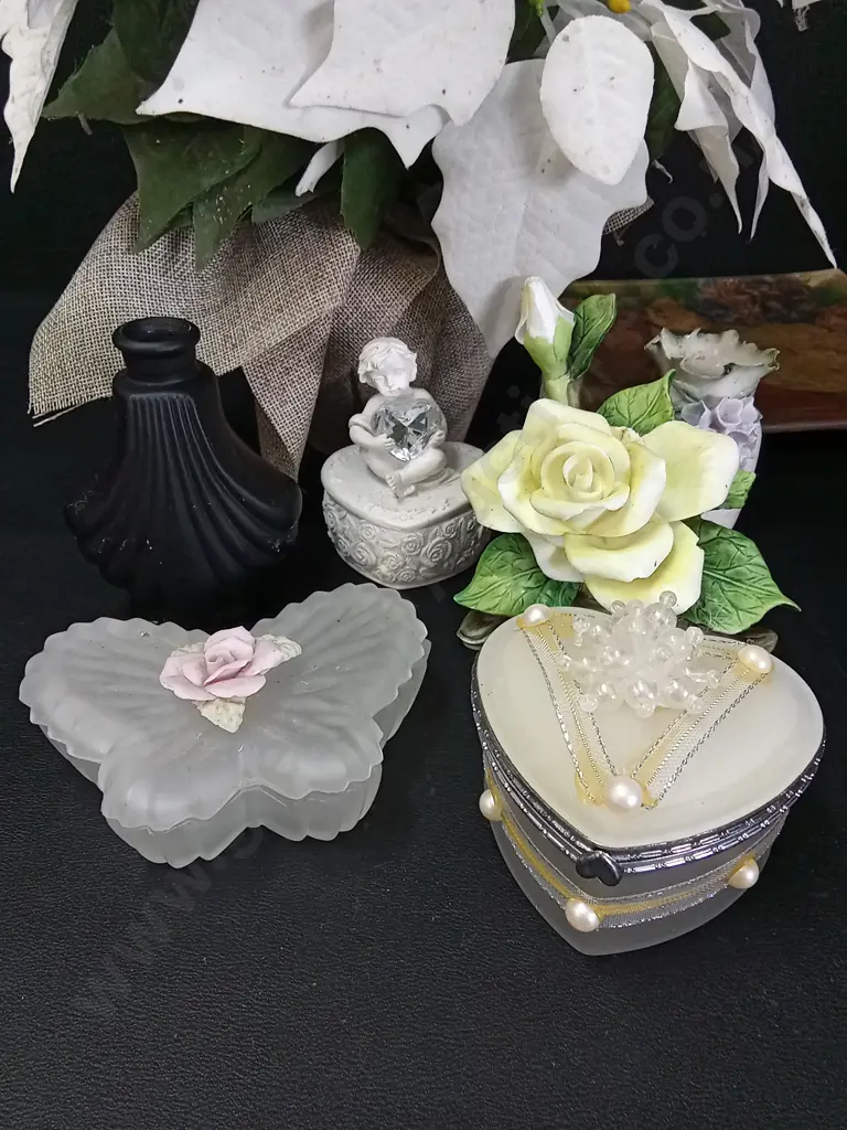 ASSORTED HOME DECOR Image 1++