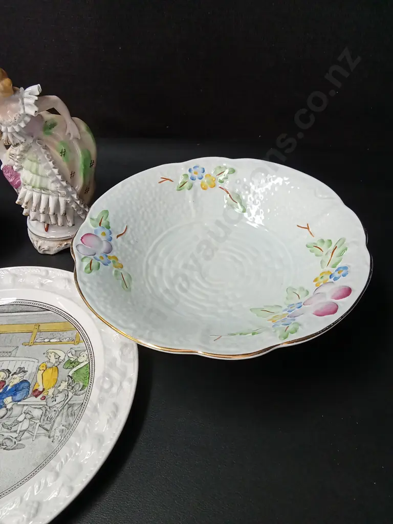 4 DECORATIVE ITEMS Image 1++