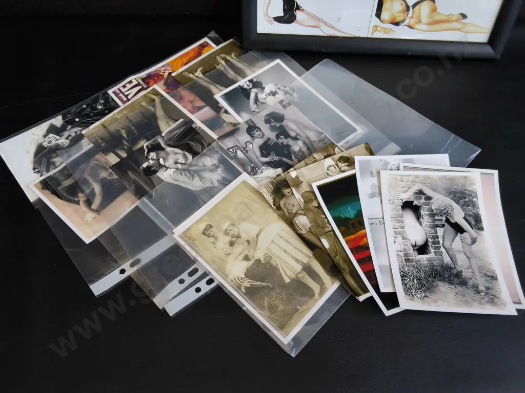 MIX OF VINTAGE PIN UP PHOTOGRAPHS, INCLUDING FRAMED COLLAGE Image 1++