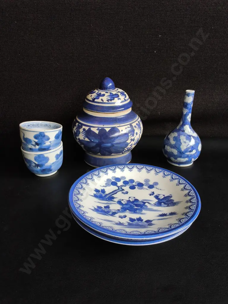 COLLECTION OF VINTAGE BLUE AND WHITE PORCELAIN CHINESE ITEMS, 6 PIECES, TALLEST H 15 CM Image 1++