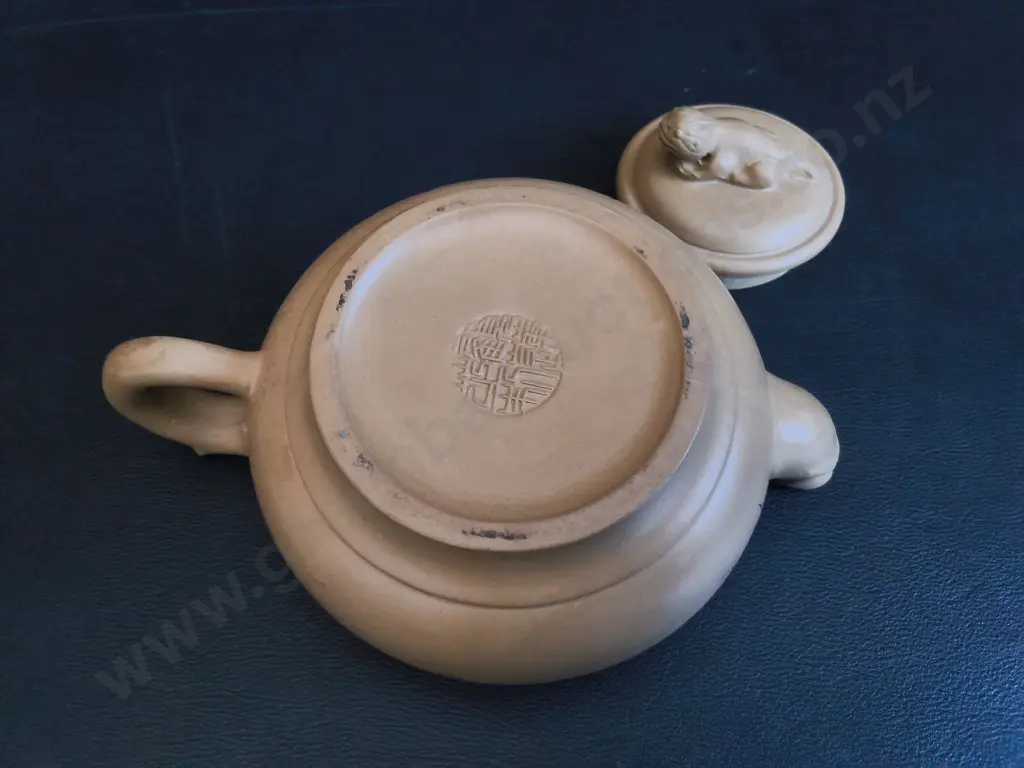 VINTAGE CHINESE CERAMIC DECOR, TEAPOT, NANKING STYLE VASE, AND TEA CADDY, TALLEST H 26 CM Image 1++