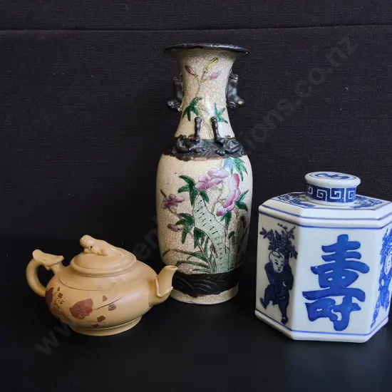 VINTAGE CHINESE CERAMIC DECOR, TEAPOT, NANKING STYLE VASE, AND TEA CADDY, TALLEST H 26 CM