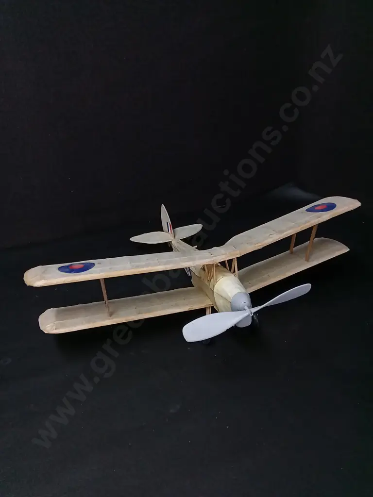 VINTAGE TISSUE AND BALSA WOOD TIGER MOTH MODEL PLANE L45CM AND 2 BOOKS ON TIGER MOTHS Image 1++