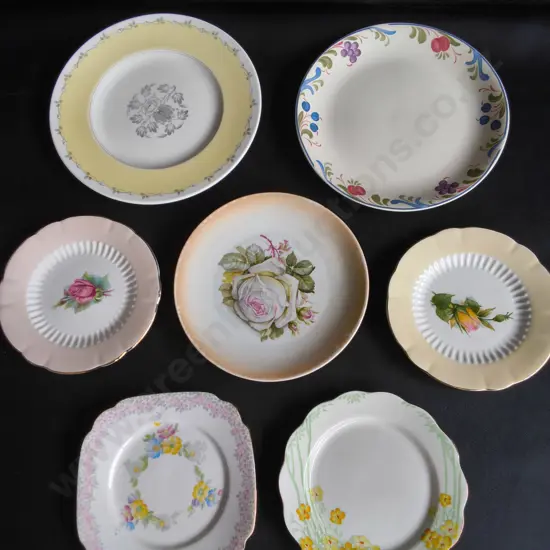 MIX OF VINTAGE PLATES, 7 PIECES, WIDEST DIA 23 CM