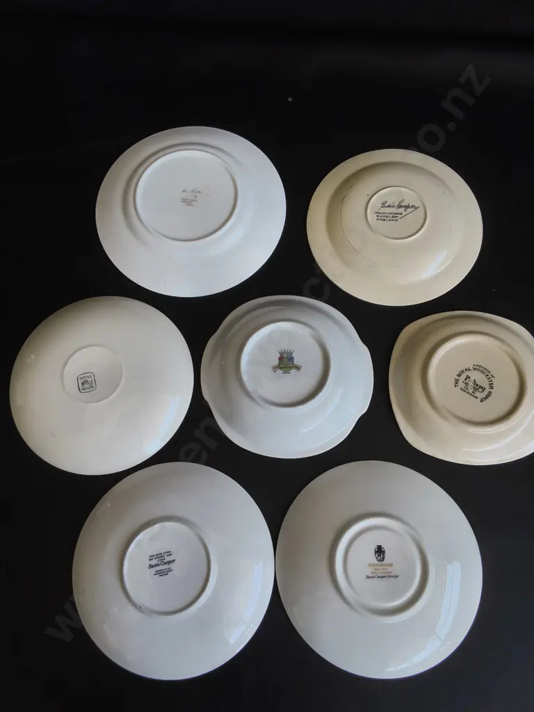 MIX OF VINTAGE PLATES, 7 PIECES, WIDEST DIA 17 CM Image 1++