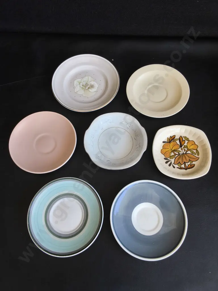 MIX OF VINTAGE PLATES, 7 PIECES, WIDEST DIA 17 CM Image 1++