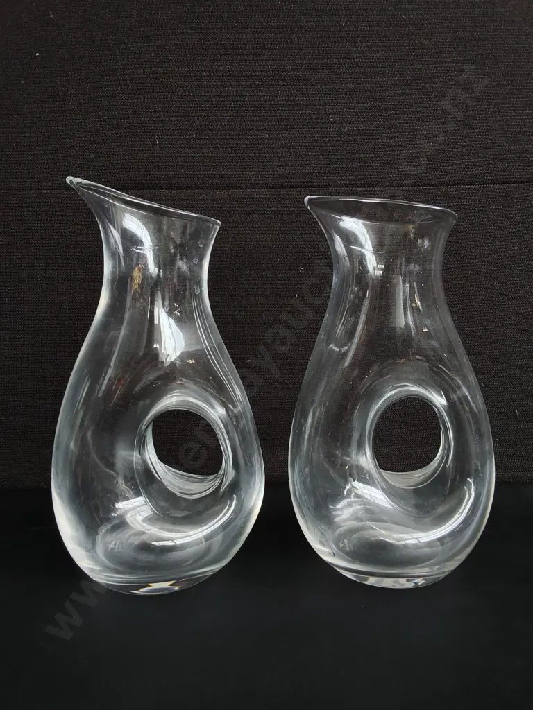 CLEAR GLASS HAND BLOWN DONUT HOLE CARAFE PITCHER, H 30 CM Image 1++