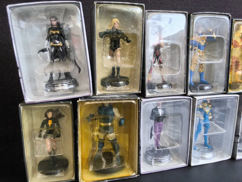 COLLECTION OF MINIATURE FIGURINES FOM THE EAGLEMOSS DC CHESS COLLECTION PIECES, 13 PIECES, PACKAGED Image 1++