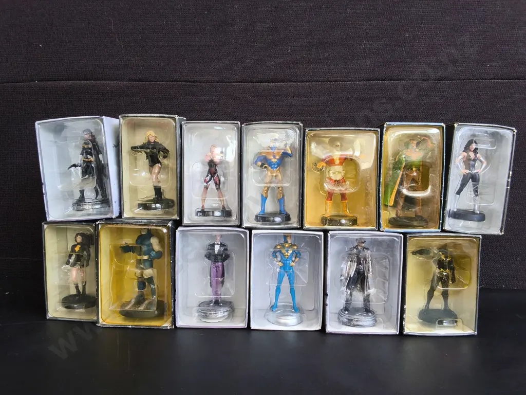 COLLECTION OF MINIATURE FIGURINES FOM THE EAGLEMOSS DC CHESS COLLECTION PIECES, 13 PIECES, PACKAGED Image 1++