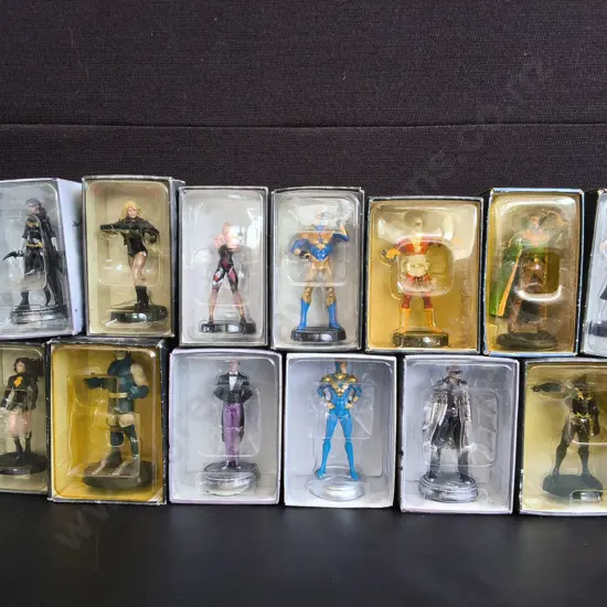 COLLECTION OF MINIATURE FIGURINES FOM THE EAGLEMOSS DC CHESS COLLECTION PIECES, 13 PIECES, PACKAGED