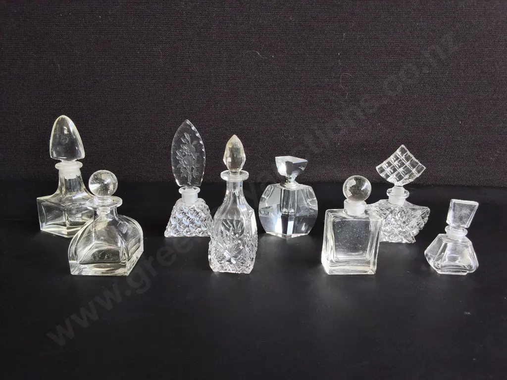 COLLECTION OF VINTAGE CUT GLASS AND CRYSTAL VANITY PERDUME BOTTLES WITH STOPPERS, 8 PIECES, TALLEST H 13 CM Image 1++